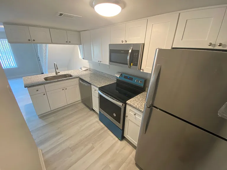 307 Wilson Ave #15 — Photo 5