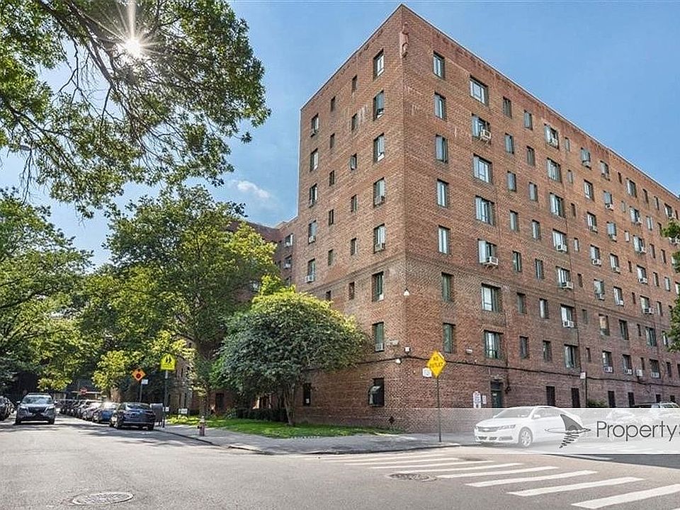 1st image of 18 Metropolitan Oval APT 1
