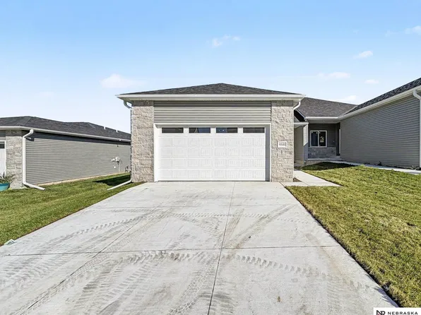 9500 Duckhorn Dr, Lincoln, NE 68526