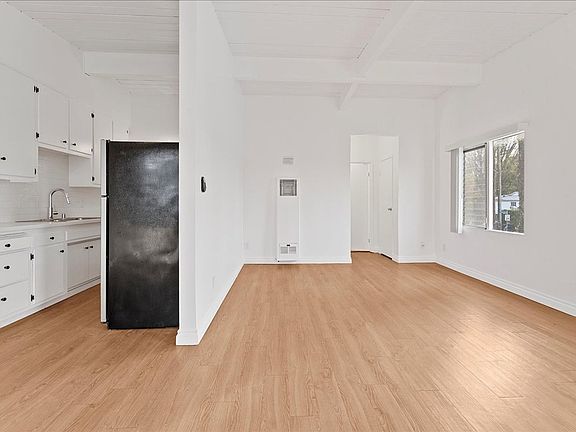 2nd image of 6110 Cahuenga Blvd APT 8