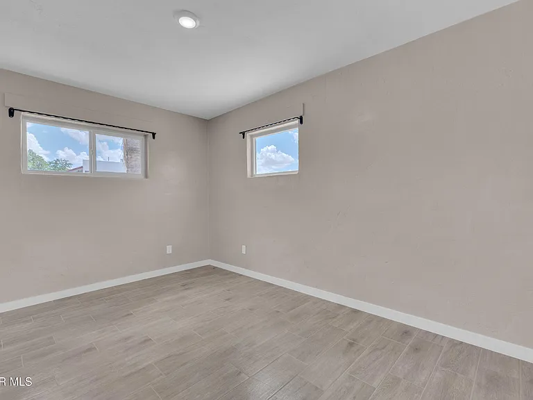 8931 Robert Dr #EL — Photo 35