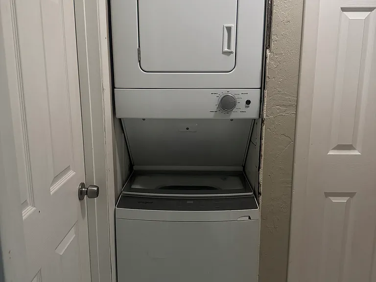 400 Oakridge Blvd #8 — Photo 8