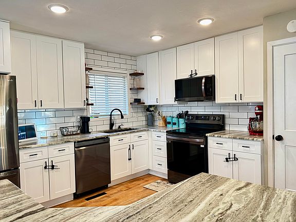 3rd image of 353 Starbuck Rd