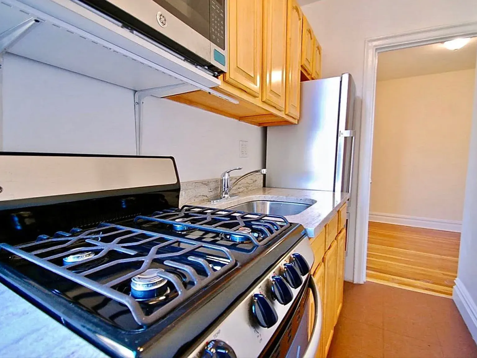 66 Saint Nicholas Place — Photo 2