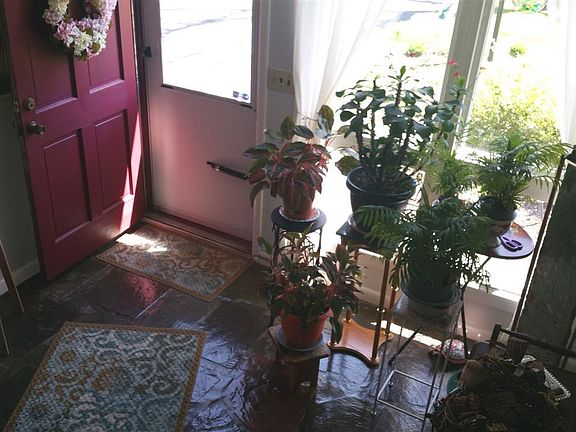 5th image of 76 Saint Stephens Ln W