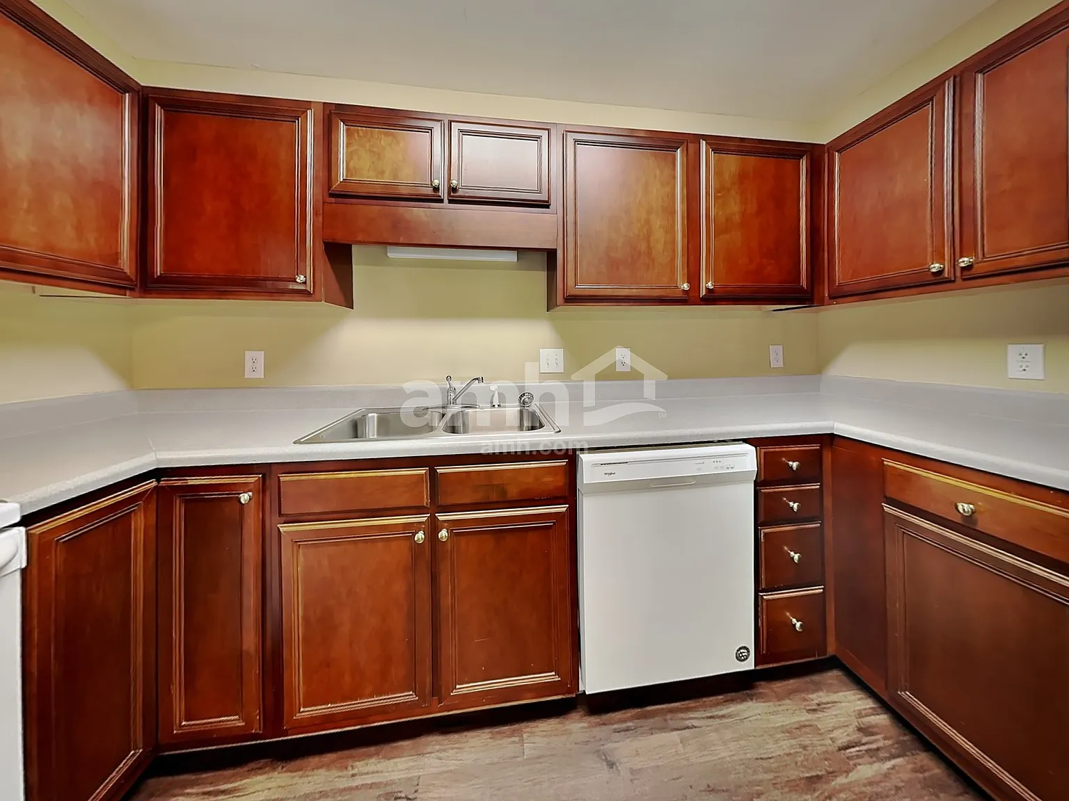 3 bed, 2.0 bath, 1376 sqft, $1,820 — Photo 3