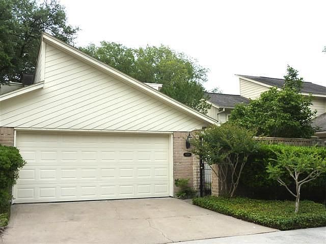 1st image of 8020 W Oakwood Ct