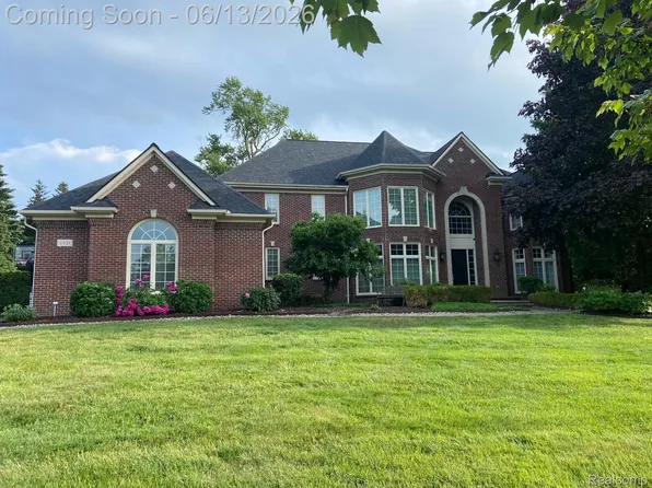 4831 Goodison Place Dr, Rochester, MI 48306