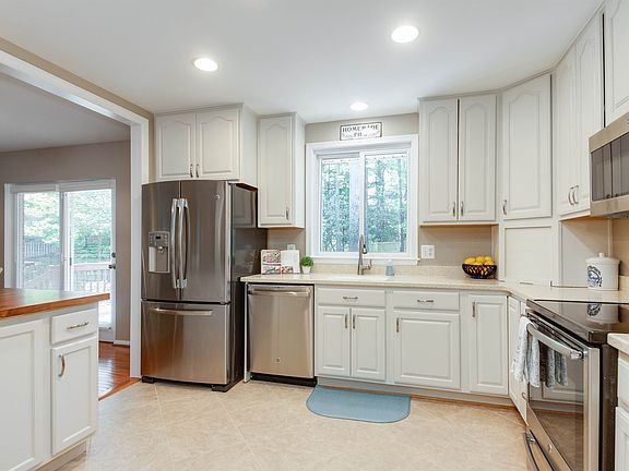 4th image of 4992 Swinton Dr