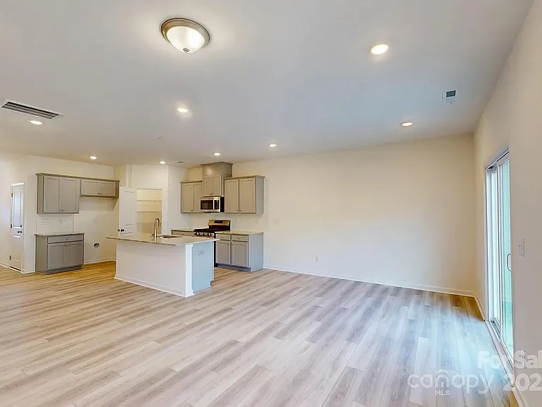 3216 Lilac Grove Dr — Photo 7