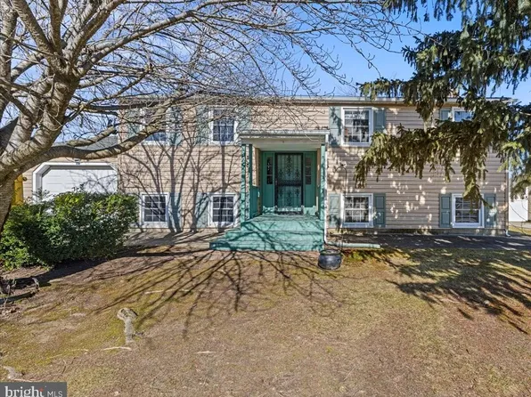 14 Spring Hill Dr, Laurel Springs, NJ 08021
