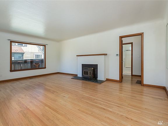 3rd image of 5817 Pacific Ave