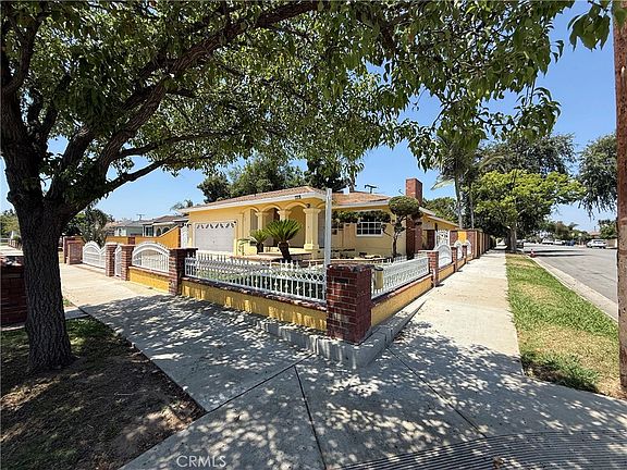 2nd image of 1401 Carob Way