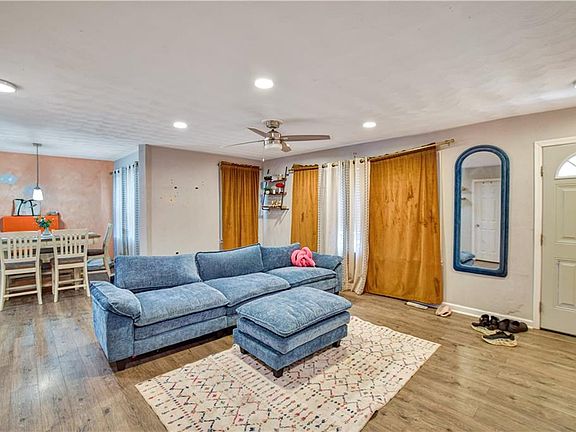 5th image of 309 Truxton Ave