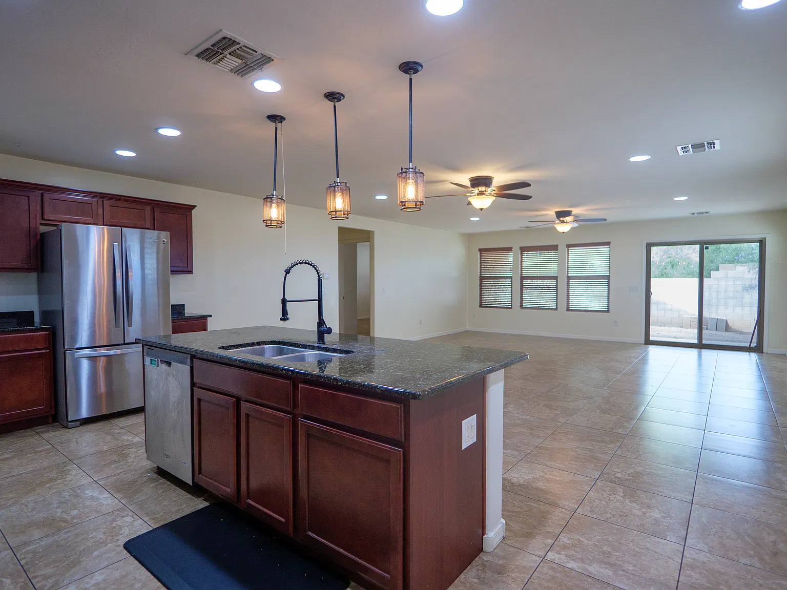 3 bed, 1786 sqft, $1,895 — Photo 2