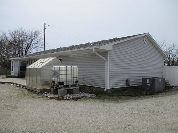 3rd image of 906 N East Ave