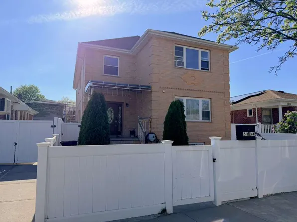 53-34 208th St #2F, Oakland Gardens, NY 11364