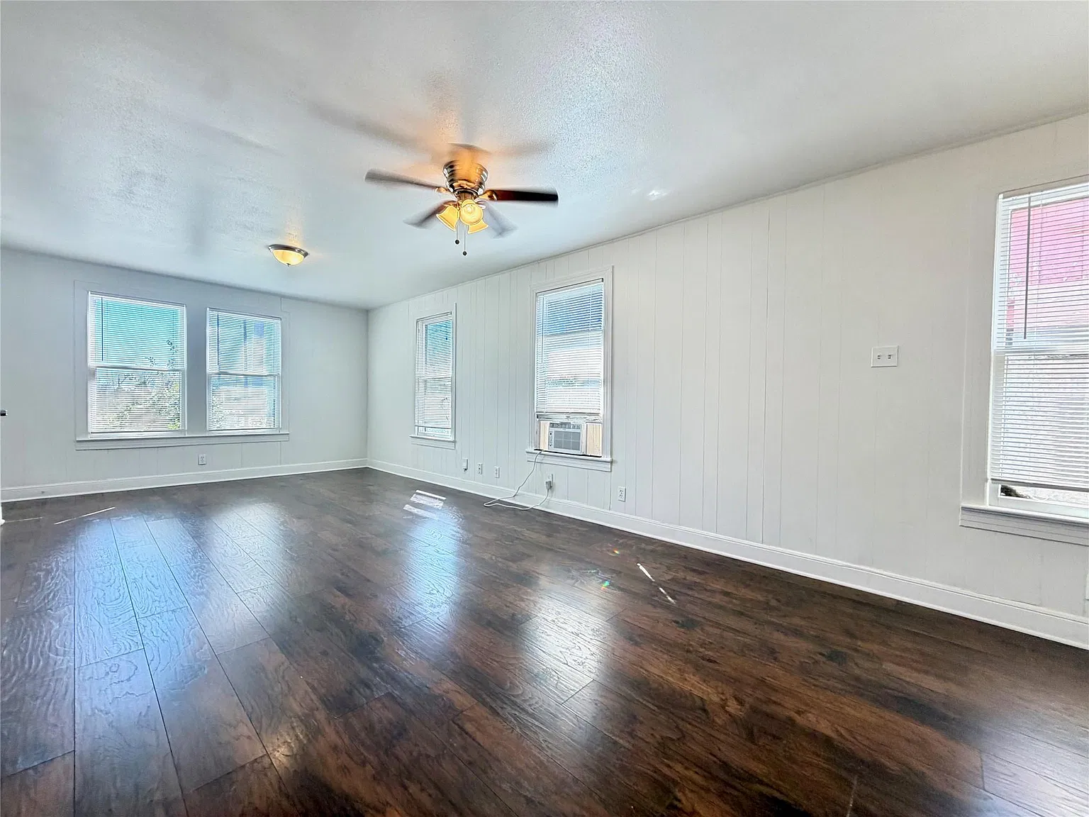 2 bed, 1.0 bath, 1008 sqft, $2,100 — Photo 4