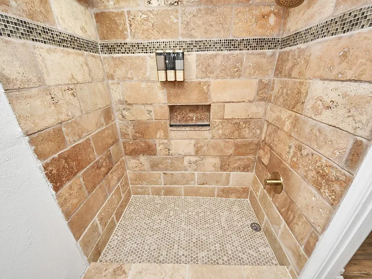 15715 Creekhaven Dr — Photo 14