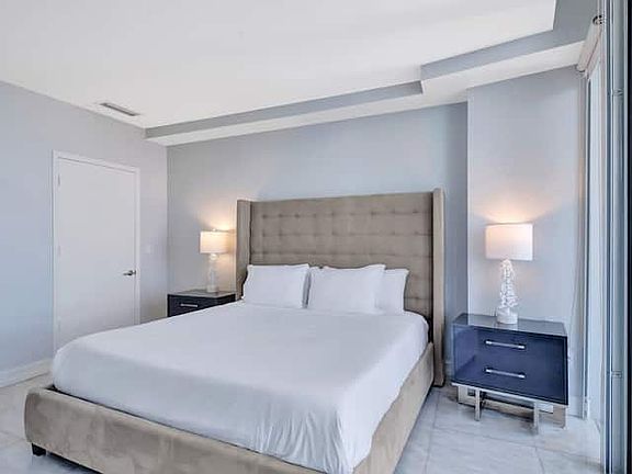 3rd image of 485 Brickell Ave APT 4911