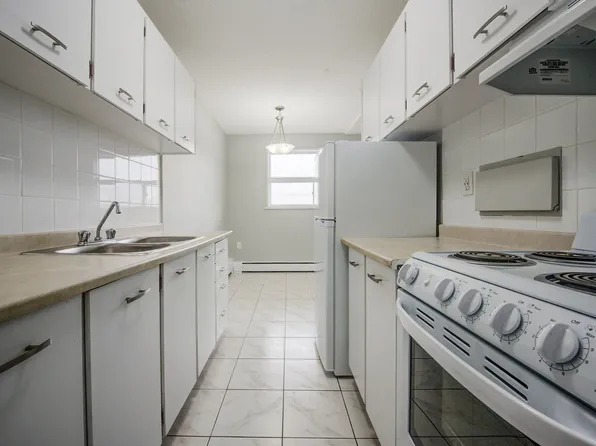 Michelle Place, 40 Mohawk Rd E, Hamilton, ON L9A 2G7