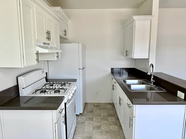 11959 Runnymede St #19 — Photo 10