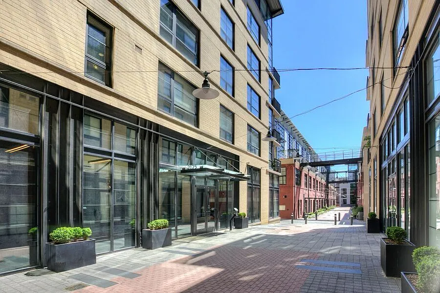 Stunning Two Bedroom Condo at Union Row! Parking Included! — Photo 2