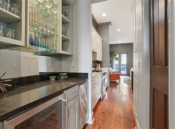 5th image of 570 Joseph St