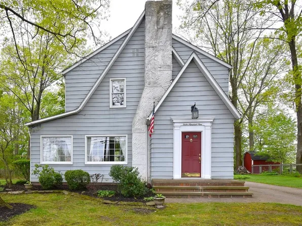 1209 E Schaaf Rd, Brooklyn Heights, OH 44131