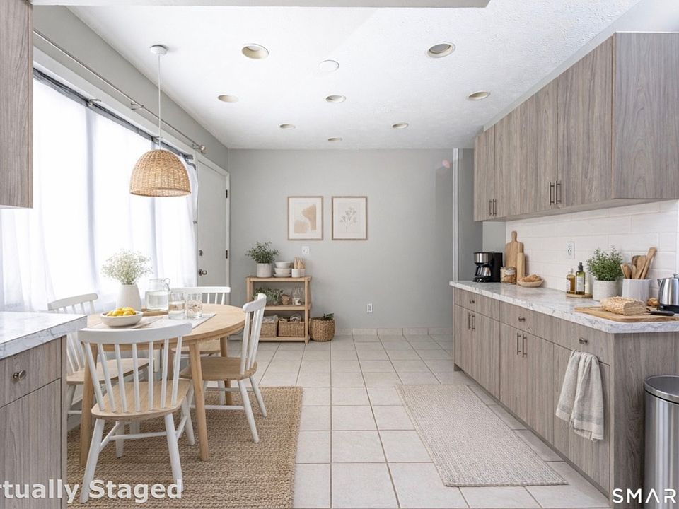 2nd image of 120 Wooster St APT L
