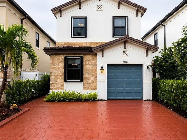 10944 W 35th Ln — Photo 1