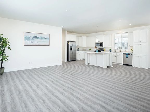 4th image of 1001 S Hale St S #48