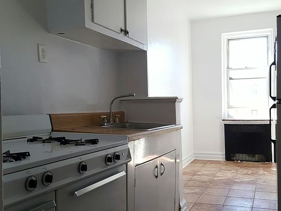 5th image of 2718 Ocean Ave APT A1