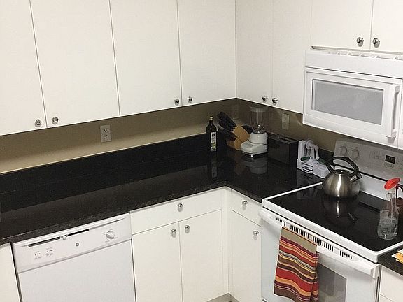 3rd image of 582 Windsor Sq APT 102