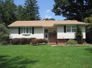 14 Aldom Cir, West Caldwell, NJ 07006