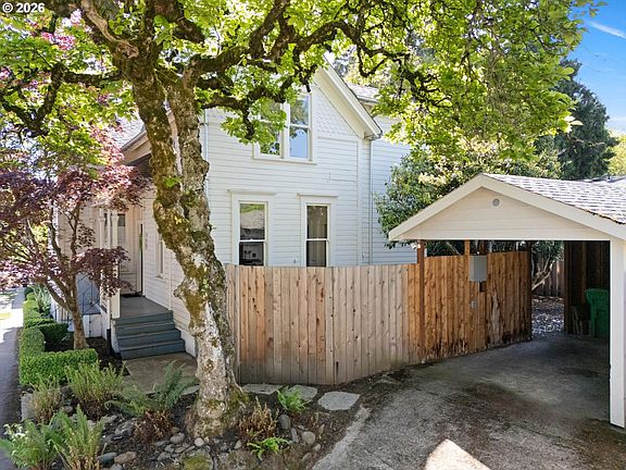 2nd image of 1516 SE Pershing St