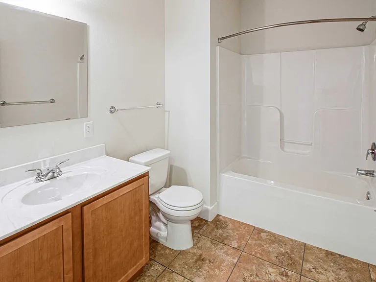 Auburn Ridge Apartments — Photo 36