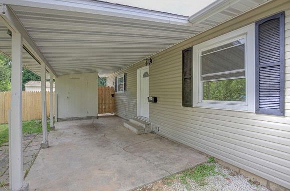 2nd image of 1804 Larch Pl