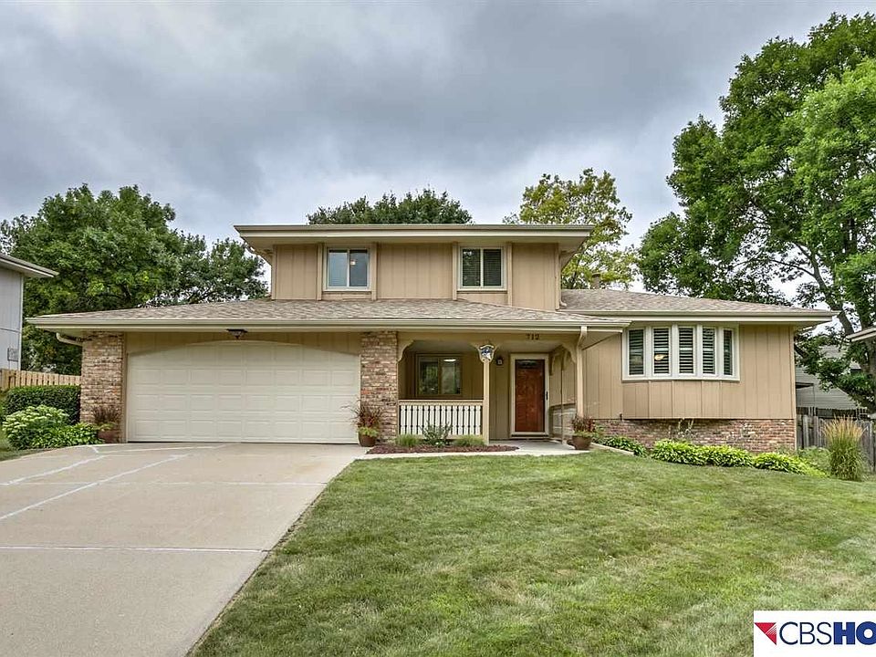 1st image of 712 S 152nd Cir