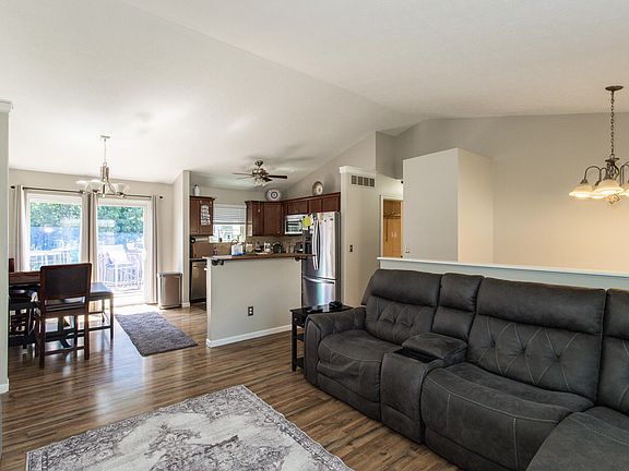 5th image of 2487 Evergreen Dr