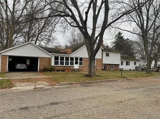325 Oak St SE, Caledonia, MI 49316
