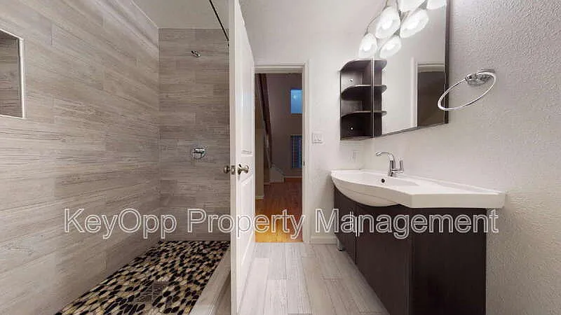 1 bed, 1.0 bath, 350 sqft, $1,750 — Photo 4