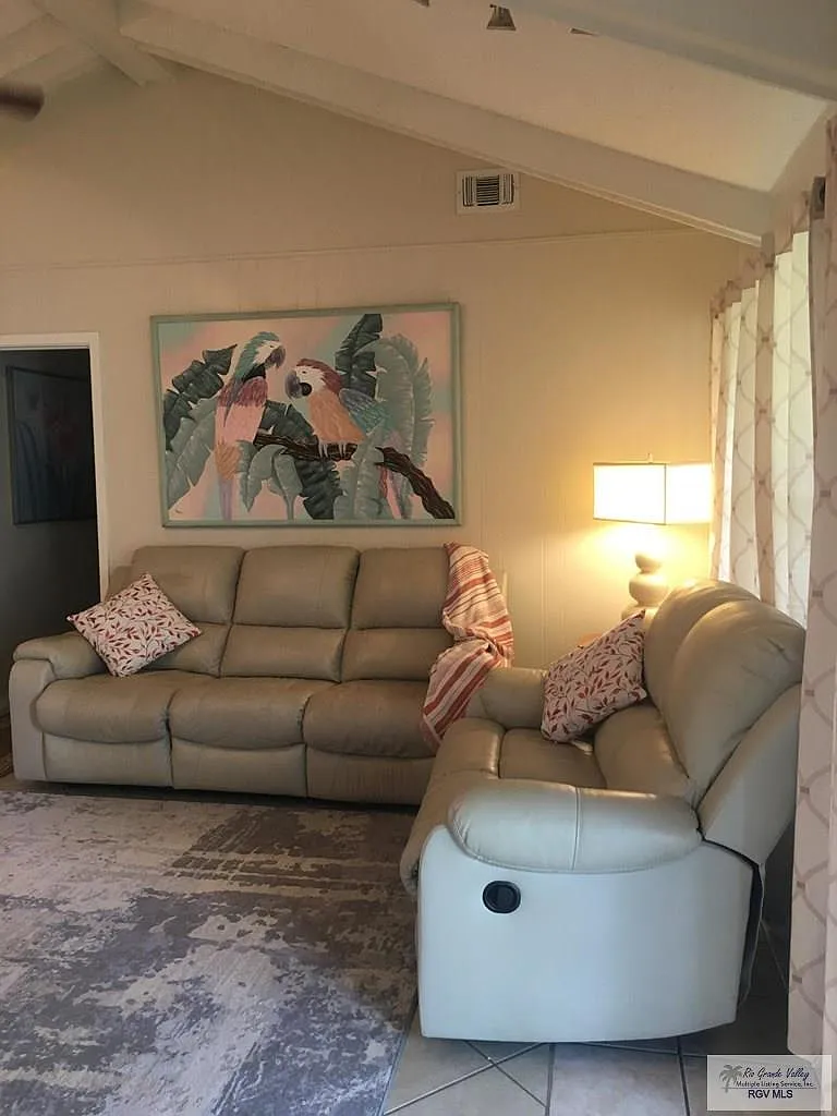 4 bed, 2.0 bath, 1436 sqft, $2,000 — Photo 4