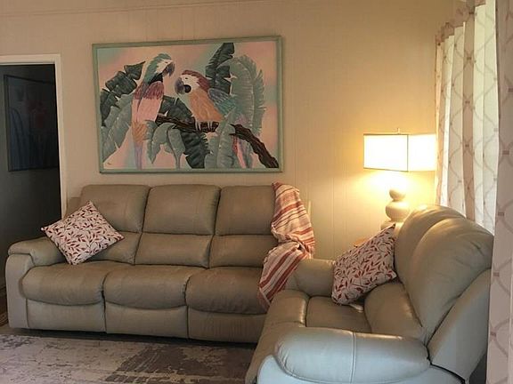 4th image of 15 Sunnyside Ln
