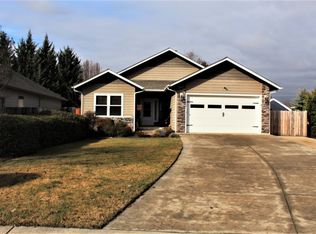 1062 SW Ironwood Dr, Grants Pass, OR 97526