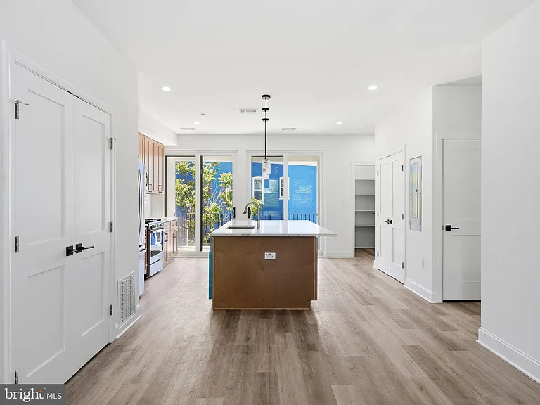 2404 N Capitol St NW #B — Photo 5