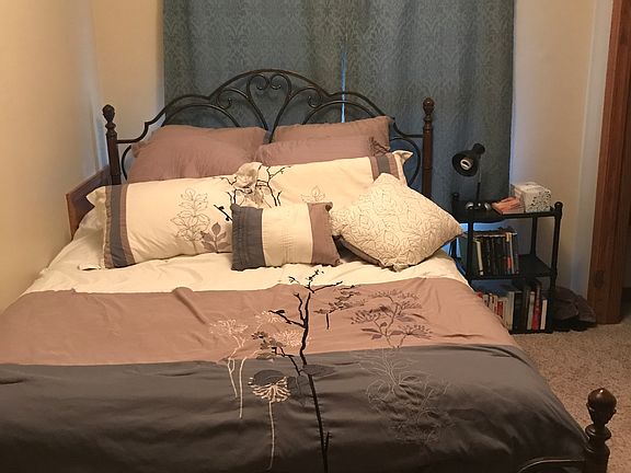 Bedroom with 2 walk-ins