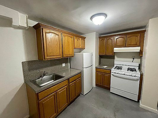 1st image of 14220 84th Dr APT 1L