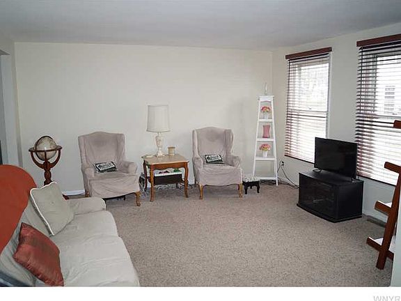 3rd image of 61 Sundridge Dr