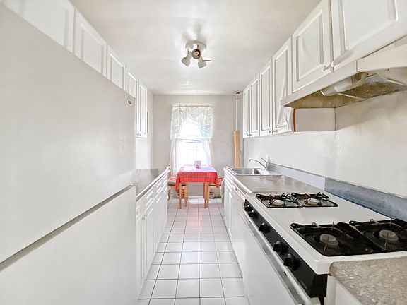 4th image of 30-47 Hobart St #4